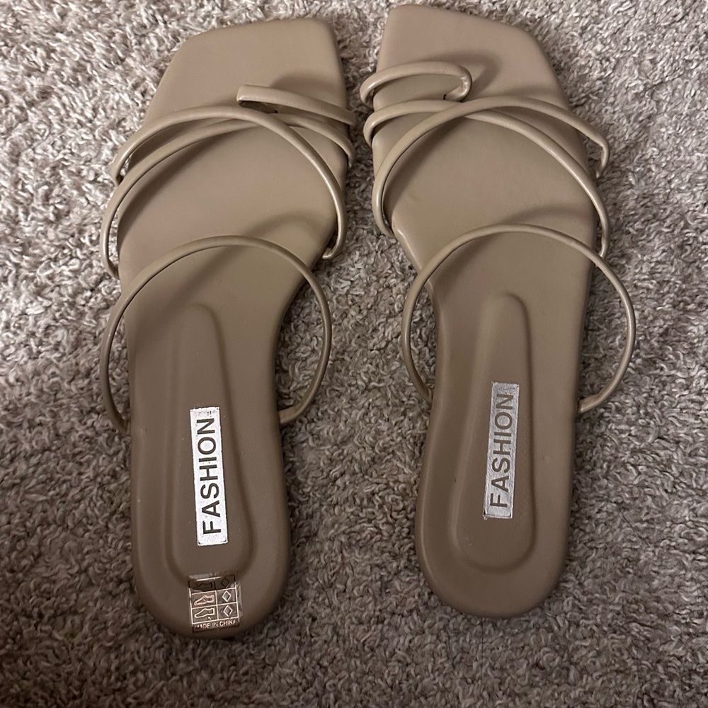 Straps sandals